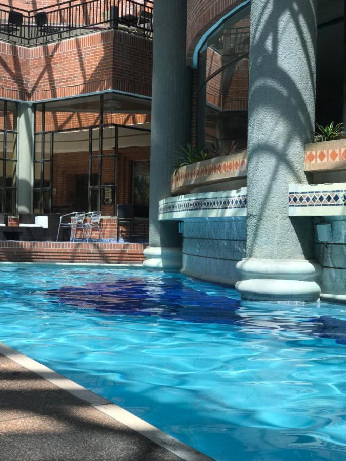 Casa Morales Hotel Internacional Y Centro De Convenciones Ibagué Eksteriør bilde The indoor pool at the hotel