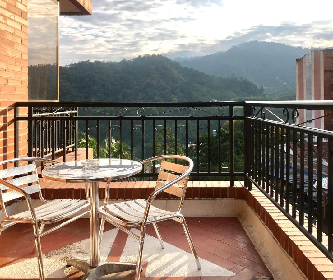 Casa Morales Hotel Internacional Y Centro De Convenciones Ibagué Eksteriør bilde A balcony in Bogotá, Colombia