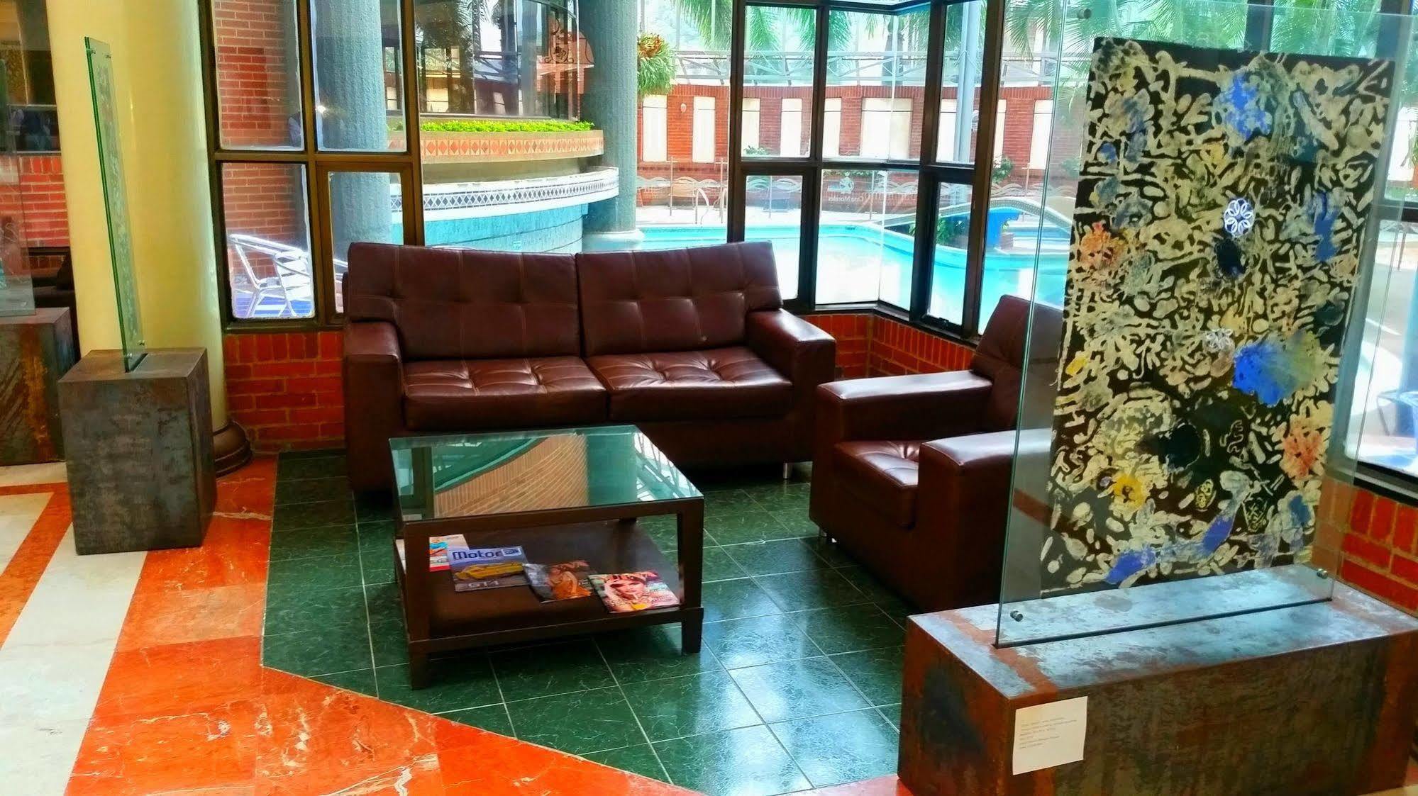 Casa Morales Hotel Internacional Y Centro De Convenciones Ibagué Eksteriør bilde The lobby of the hotel